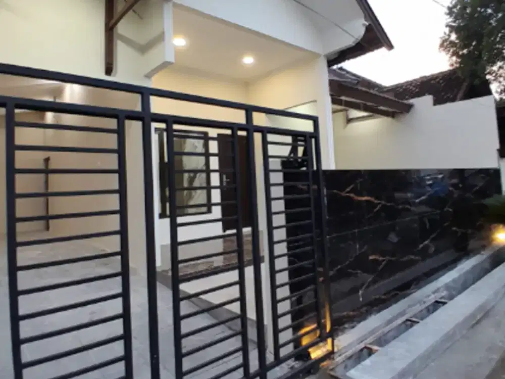Rumah Mewah di Banowati Raya Semarang Jalan Lebar Bisa Simpangan 4 Mobil
