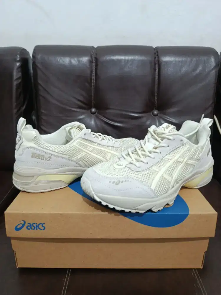 Sepatu Asics 1090 V2
