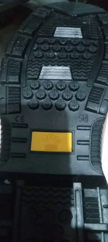 Sepatu Safety Boots Pria – Kuat, Nyaman, dan Tahan Lama