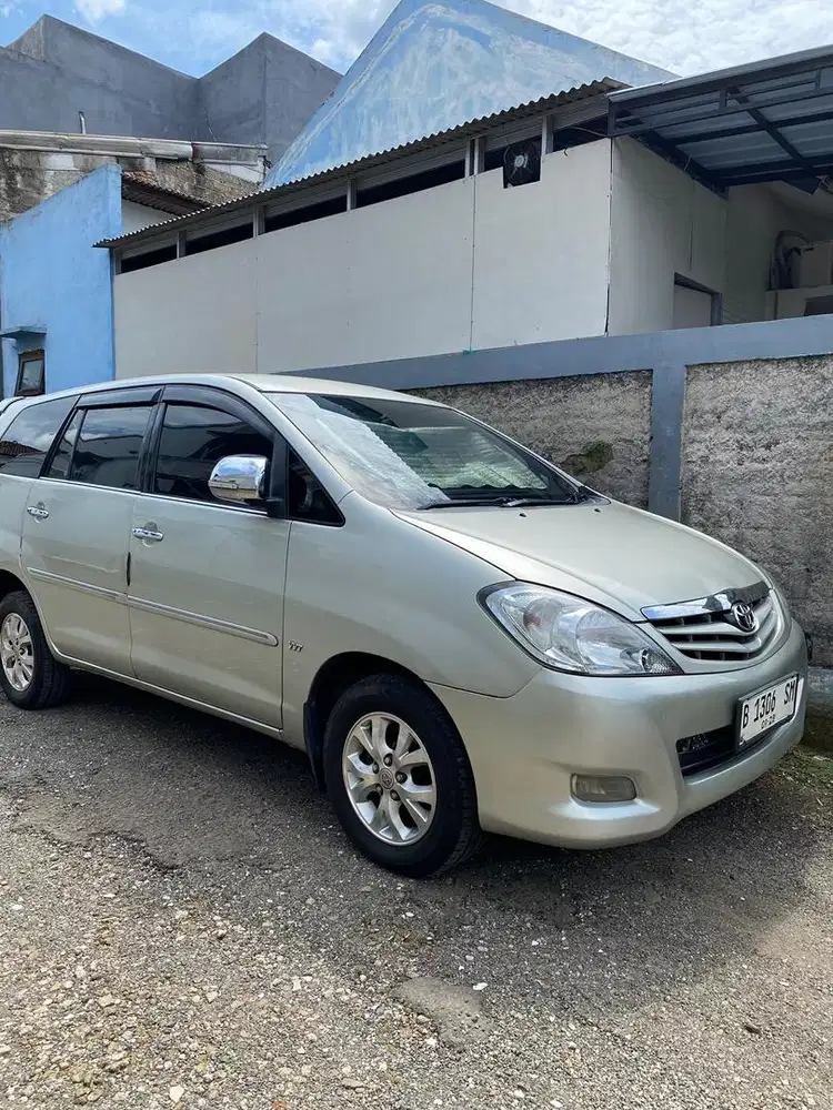 Dijual Innova V AT 2005 kondisi prima siap mudik