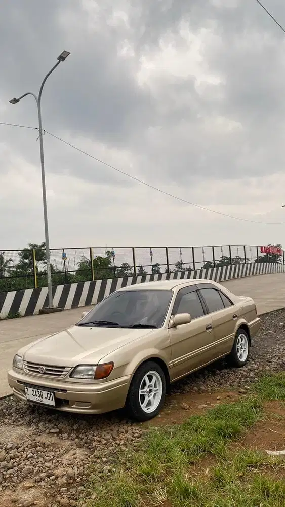 Di jual Toyota soluna 1.5GLI mt tahun 2000