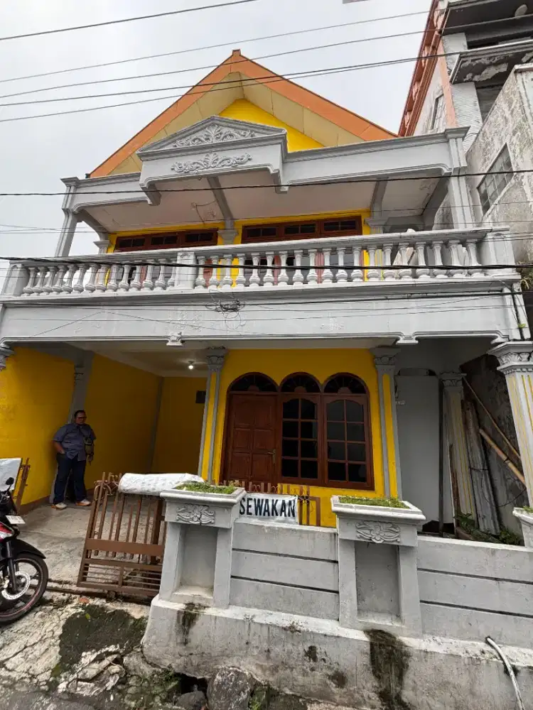 DEKAT SIMPANG LIMA, RUMAH CLASSIC 2 LANTAI
