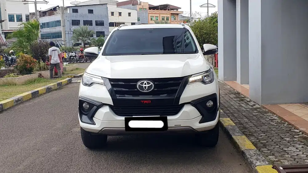 Km27rb toyota fortuner vrz trd sportivo 2019 diesel putih matic