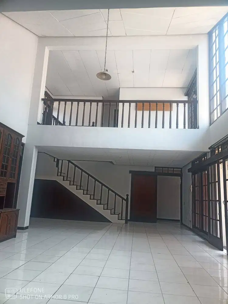 Rumah Besar 2 Lantai Area Cikutra Bandung