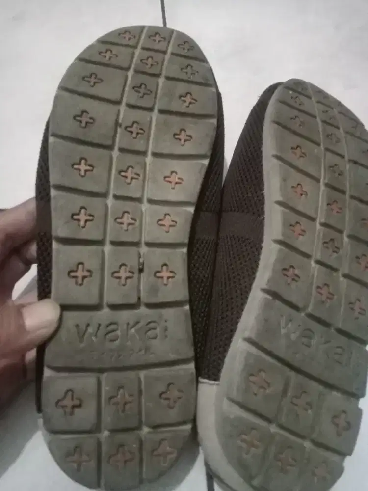 Sepatu slop wakai