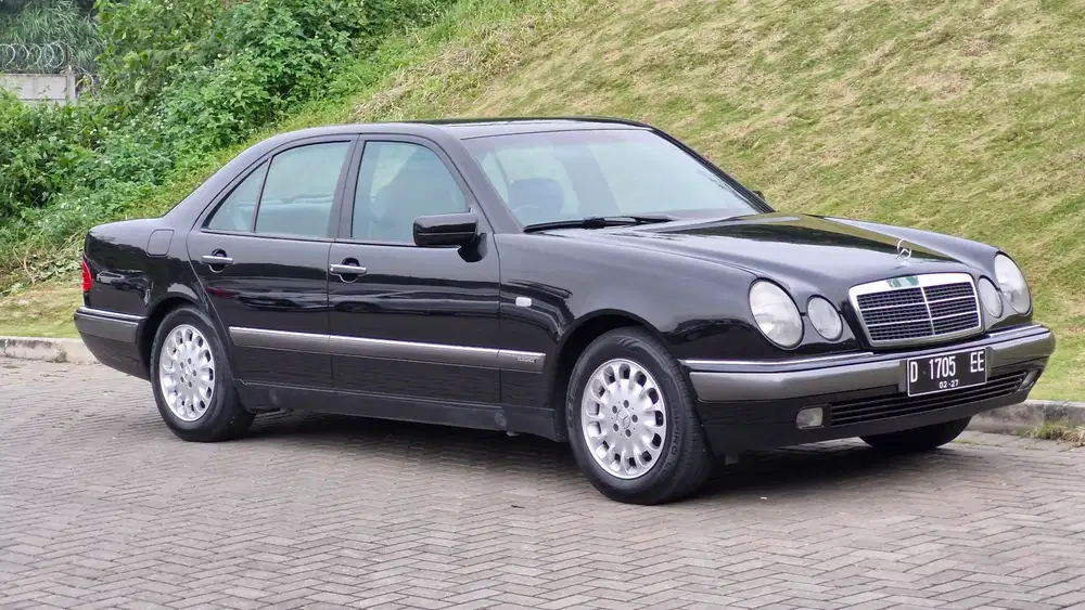 Mercedes-Benz E320 1997 Bensin