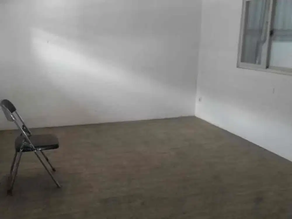 Disewakan Gudang Tropodo Samping Superindo Bangunan Baru