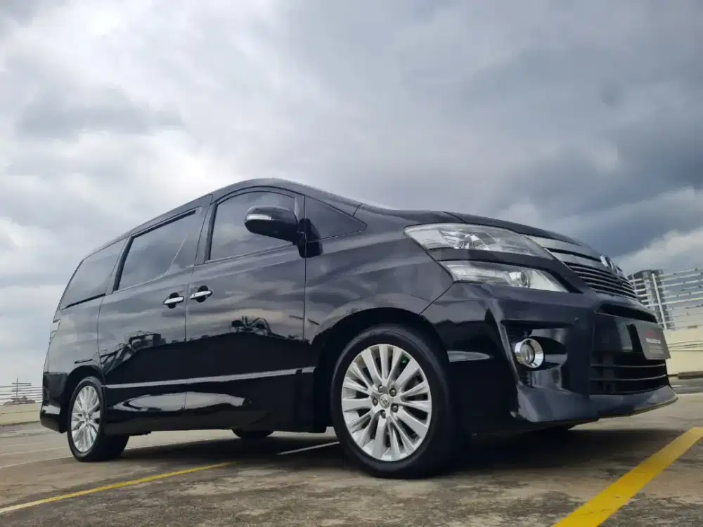 Vellfire ZG Premium Sound 2013 Nik 2012 Black on Black pilot seat.
