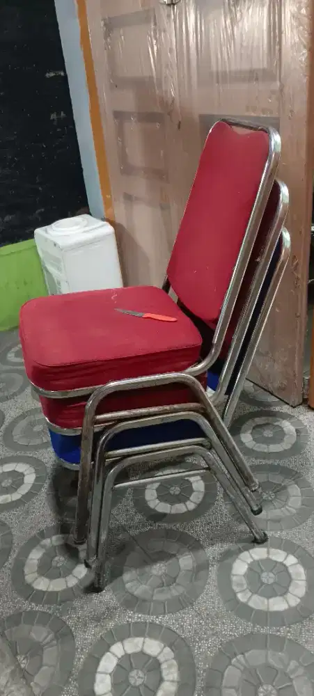 Kursi kantor dan. Kursi rotan