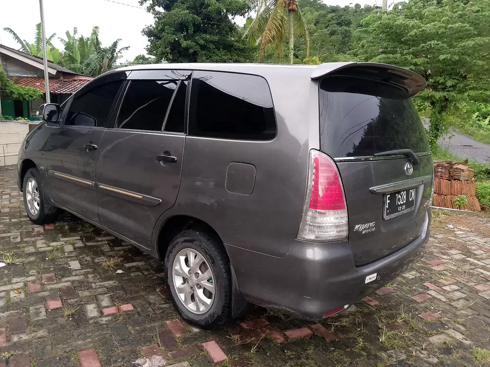 Toyota Kijang Innova thn 2010 matic sehat
