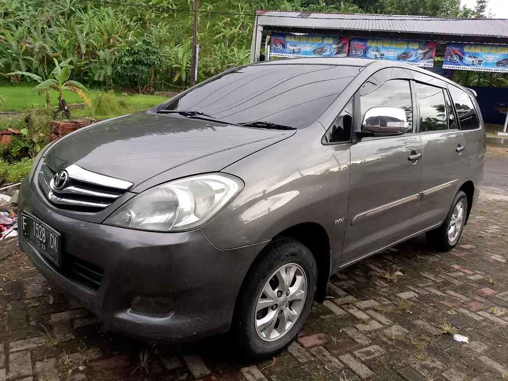 Toyota Kijang Innova thn 2010 matic sehat