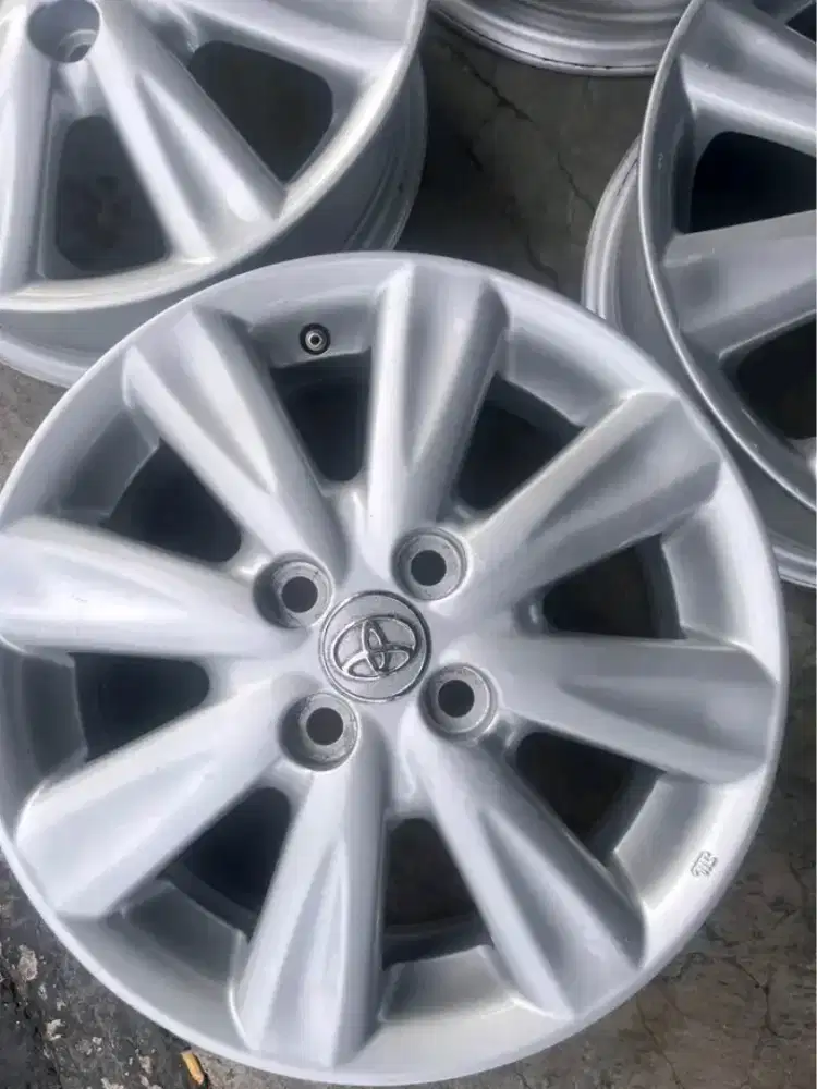 Velg oem Toyota Yaris r15 pcd 4x100