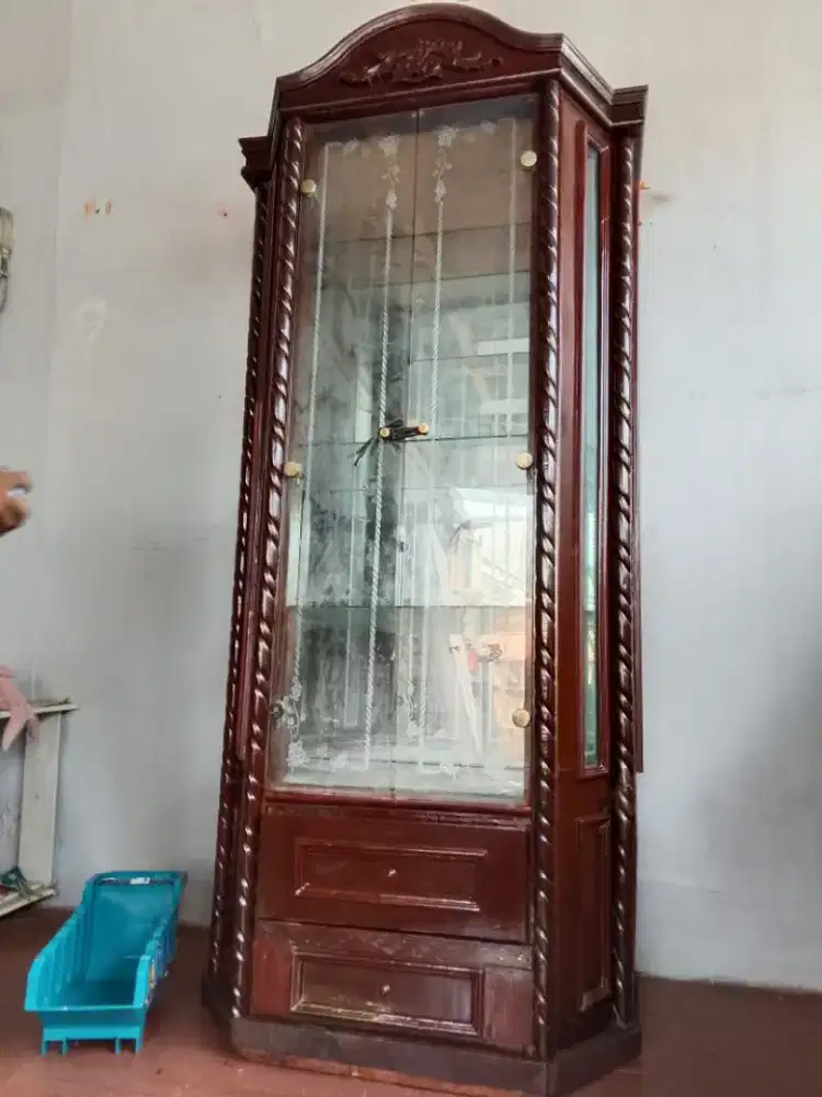 lemari kristal 2 pintu