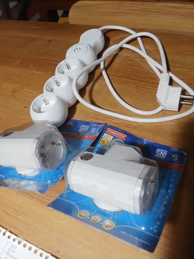 Sepaket Stop Kontak dan 2 Pcs Plug Adapter KENMASTER, COD Cijantung