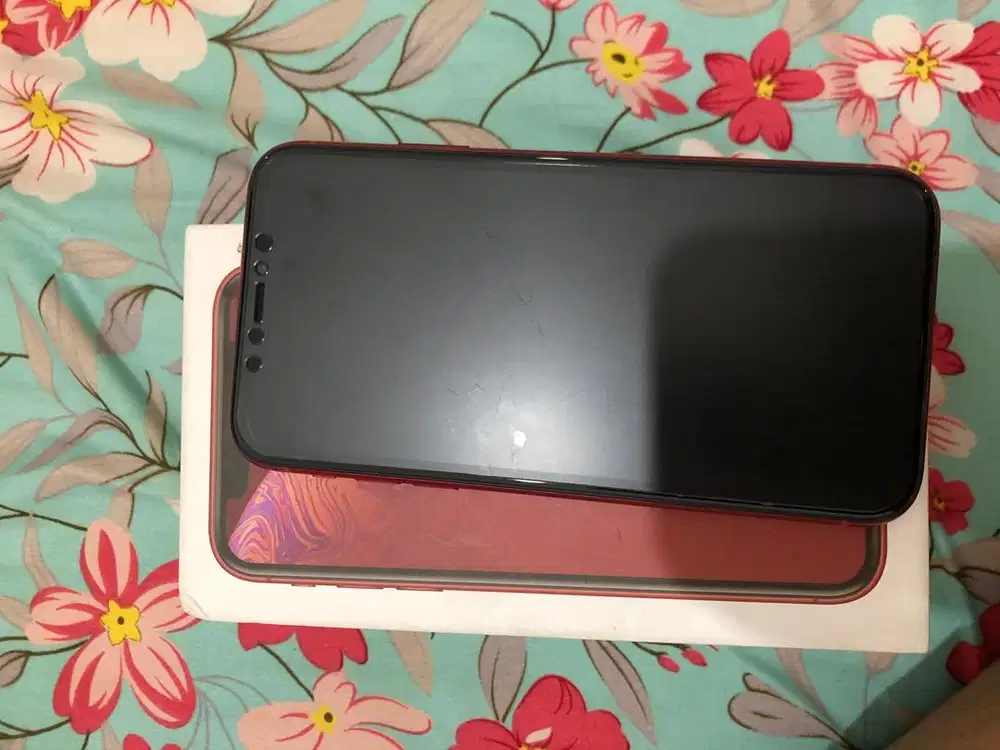 iPhone XR 64GB red