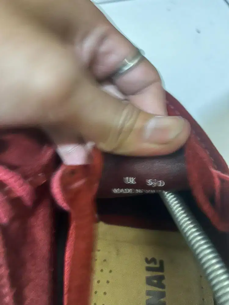 clarks wallabee 41/5 merah