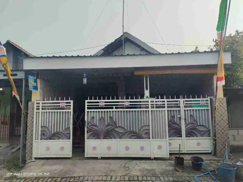 DIJUAL RUMAH 
PERUM GRIYO ASRI SARIROGO NO 22
KEL. : REJENI
KEC  : KREMBONG
KAB  : SIDOARJO