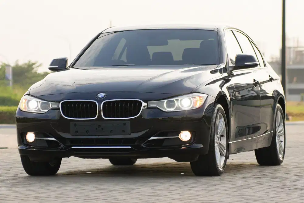 #Muda Sukses! BMW 320i Sport 2015 Black Warranty! 520i c200 c250 x1