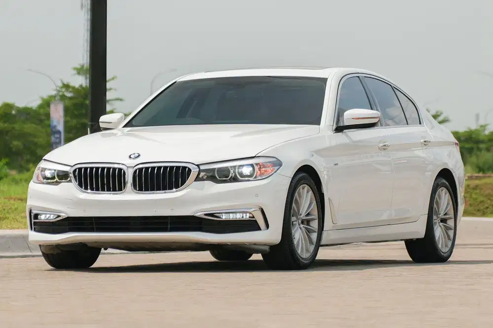 #Comfy & Powerful! BMW 530i Luxury 2017 White Full Spec!