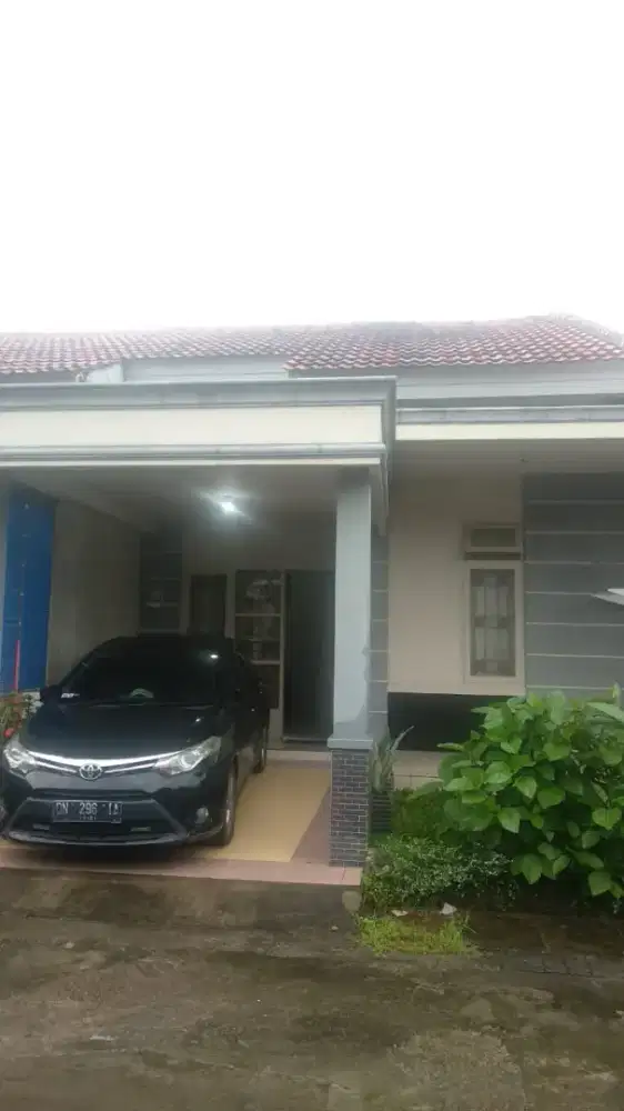 Disewakan Rumah Jalan dahlia, pinggir Kota