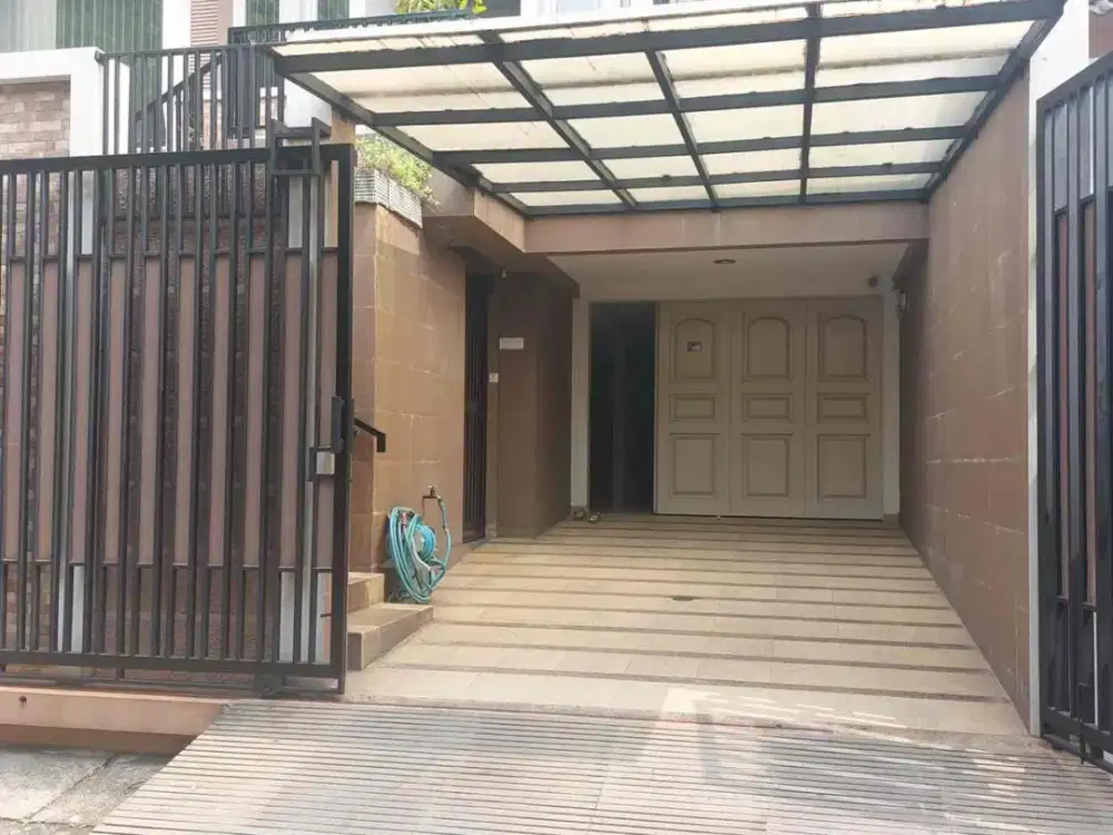 Rumah Cantik minimalis 3 Lantai,leba 9,GGL- kelapa Gading