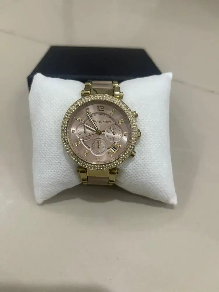 Preloved jam Michael Kors mewah cantik warna pink