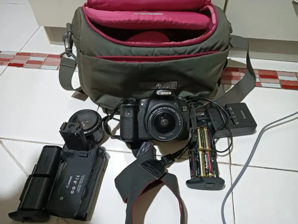 KAMERA SEMI PROFESSIONAL CANON 60D + BATTERY GRIP + TAS KAMERA