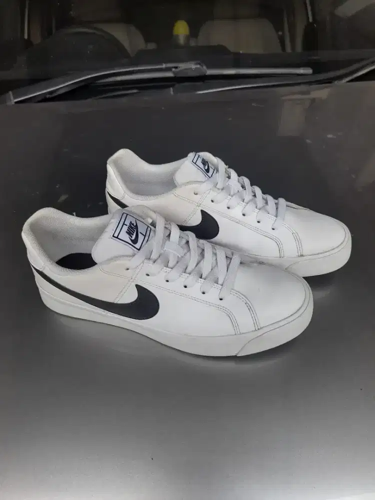 Sepatu Nike court royal