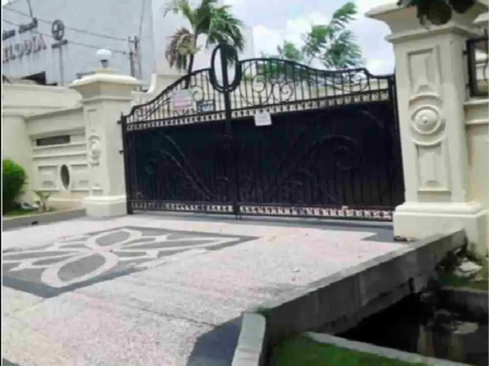 Rumah Super Mewah Stragtes & Hoki