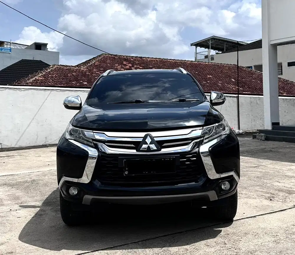 Mitsubishi Pajero Sport Dakar 4x2 matic diesel 2016 km rendah mulus