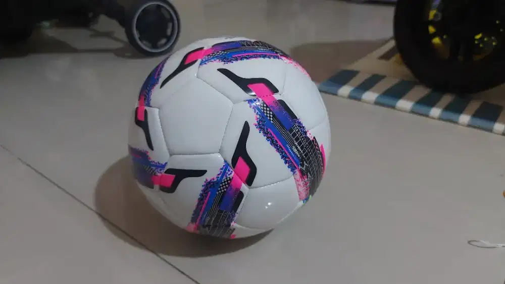Bola Futsal Size 4 dengan bahan PU impor premium