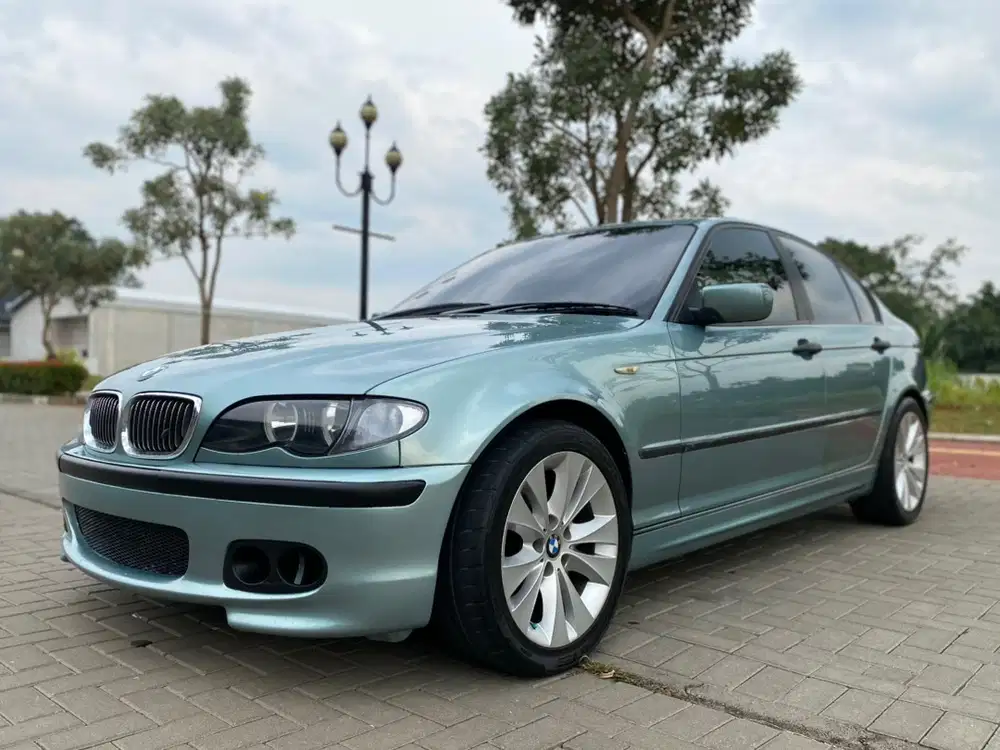 BMW 318i 2002 Bensin