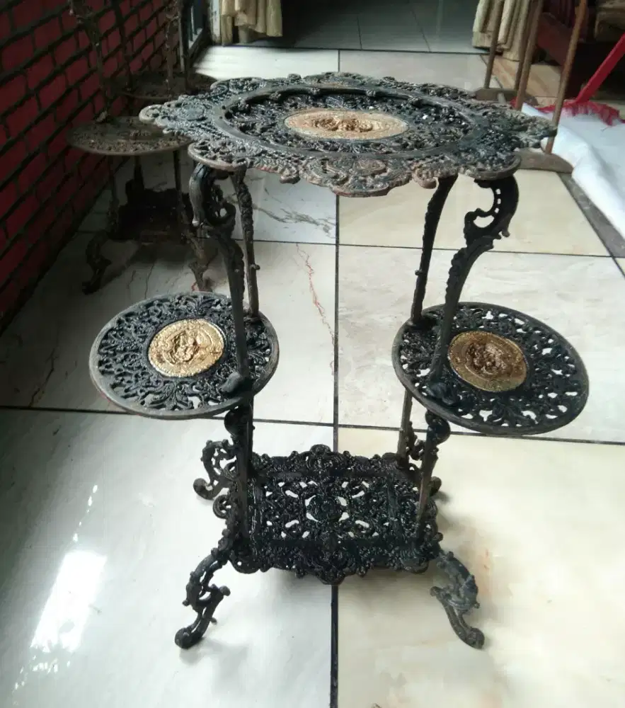 Meja Dudukan Rak Tanaman Antik Jadul Besi