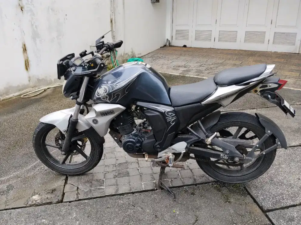 Dijual yamaha byson FI 2015 tinggal pakai