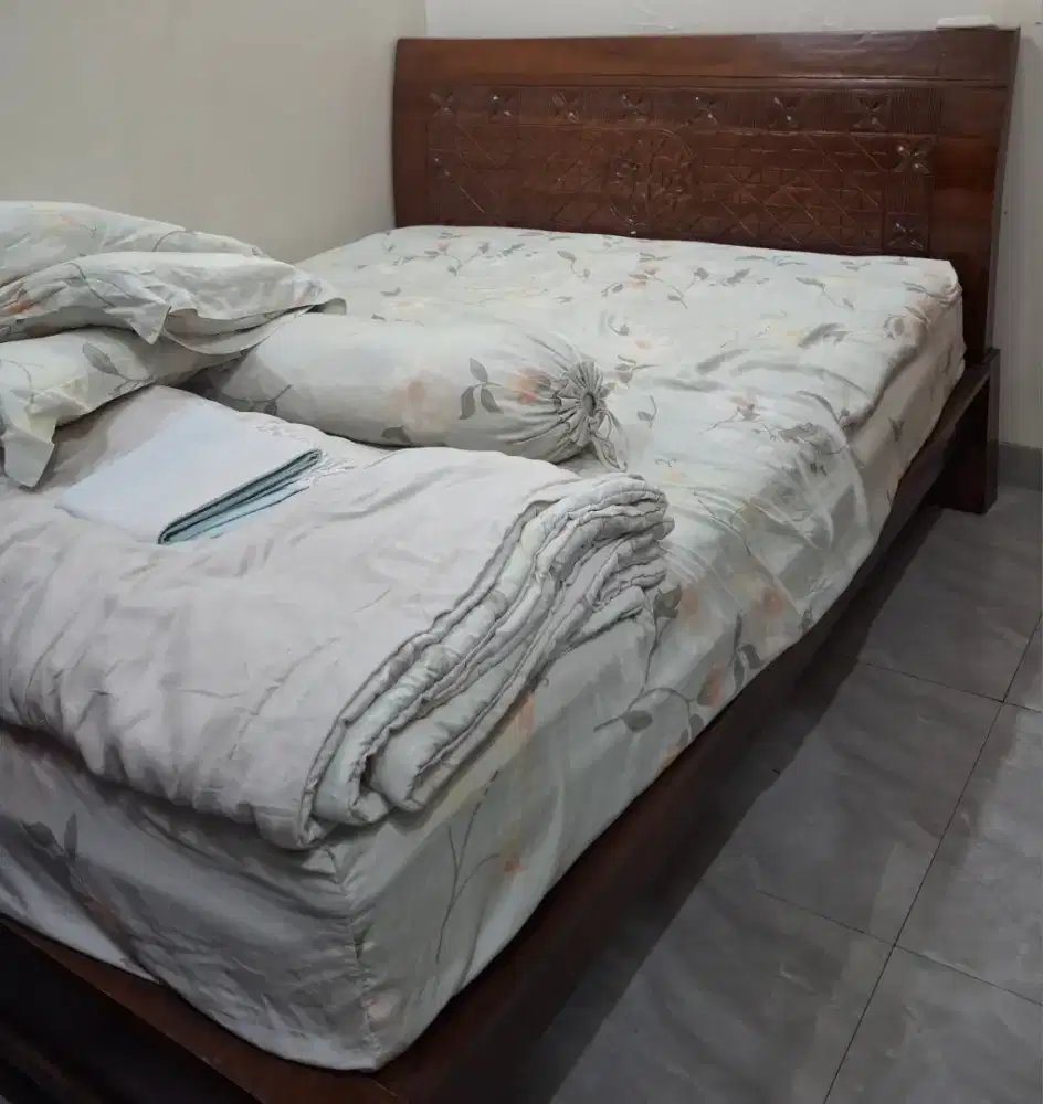 Tempat tidur kayu baru 2 th.