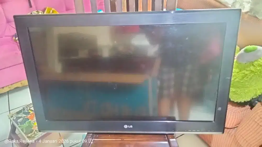 TV LCD HD LG 26CS460 berukuran 26 inci. 
Lokasi alam sutera .