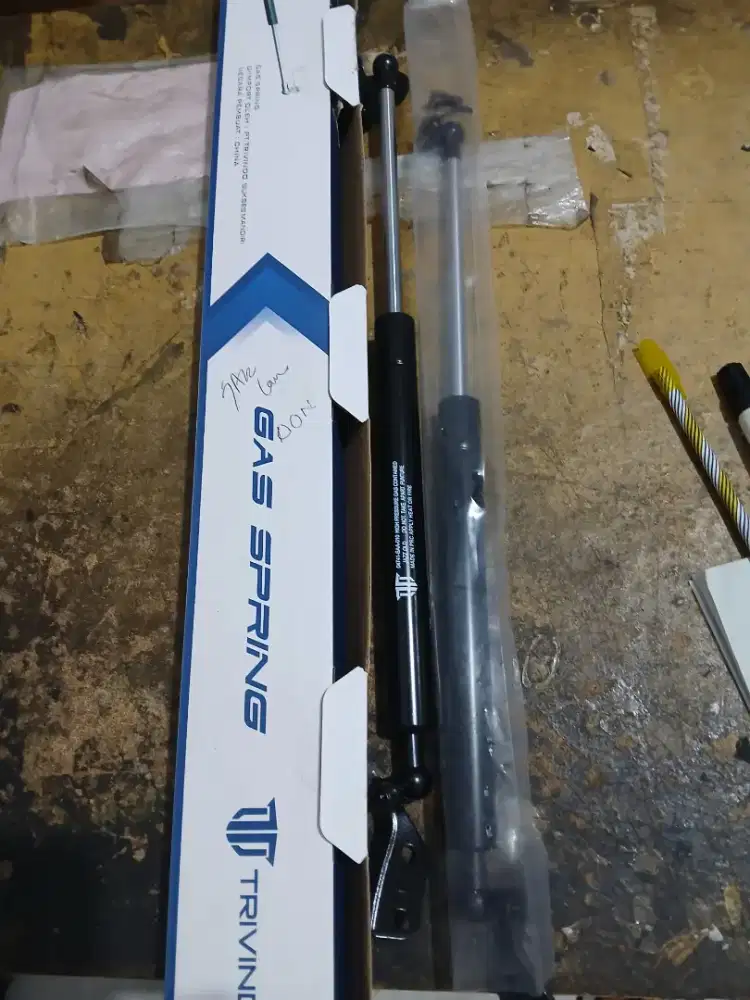 Shock bagasi honda new brio