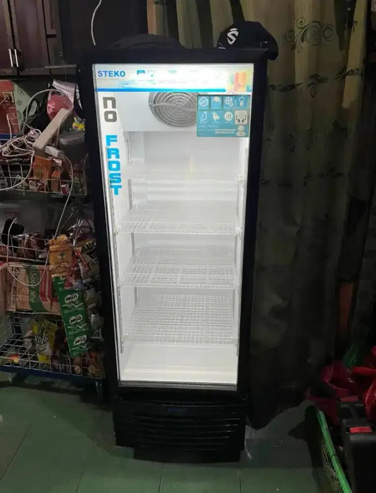 Showcase steko 1pintu