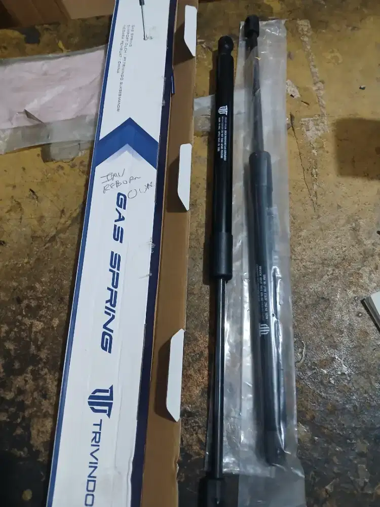 Shock bagasi daihatsu granmax