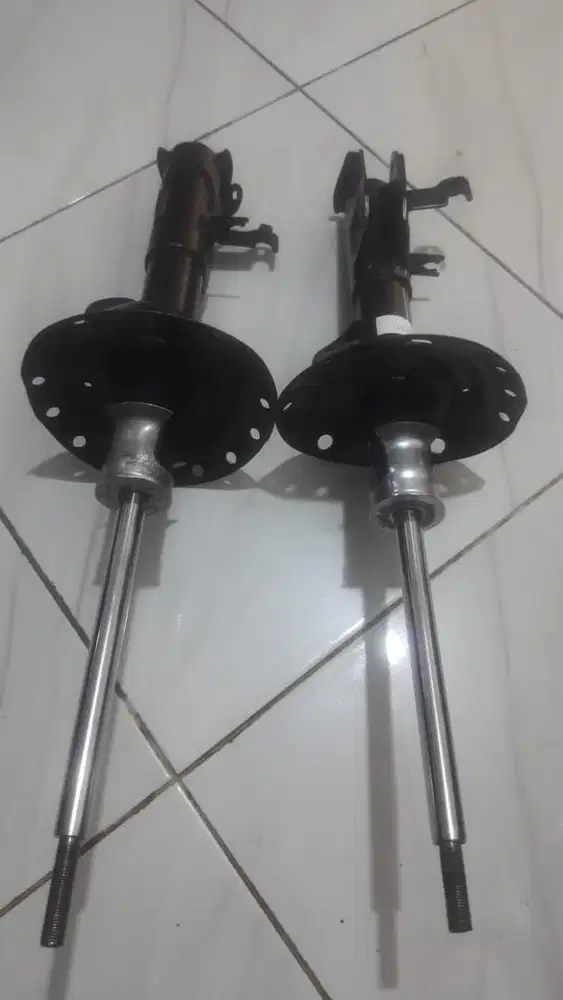 Shockbreaker bekas Fortuner VRZ & Brio Original ,dan Bilstein B6 1 Set