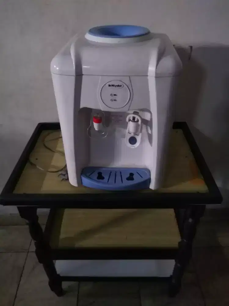 Dijual 1 set meja beserta dispenser galon atas panas/normal