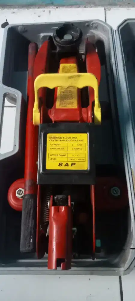 Dongkrak mobil  buaya