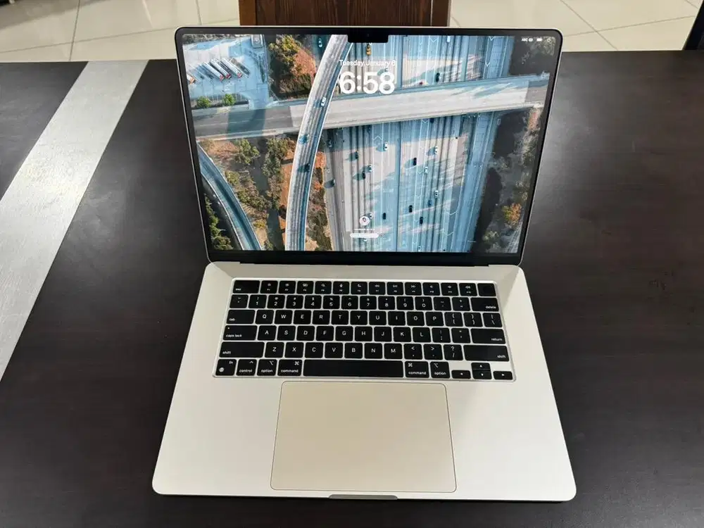 MacBook Air M3, 16/256 G , 15 inch, garansi hingga 21/04/26