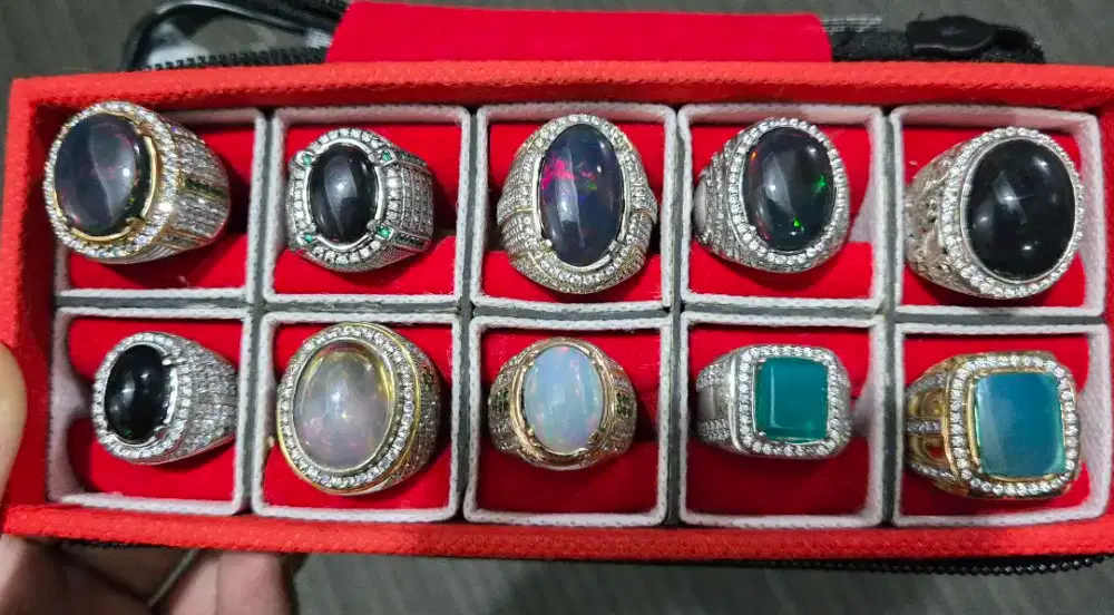 Kalimaya black oval bacan