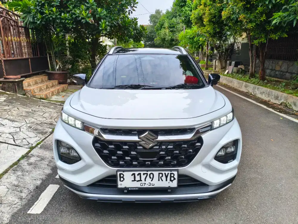 Suzuki Fronx SGX Hybrid Bensin-AT Two Tone
