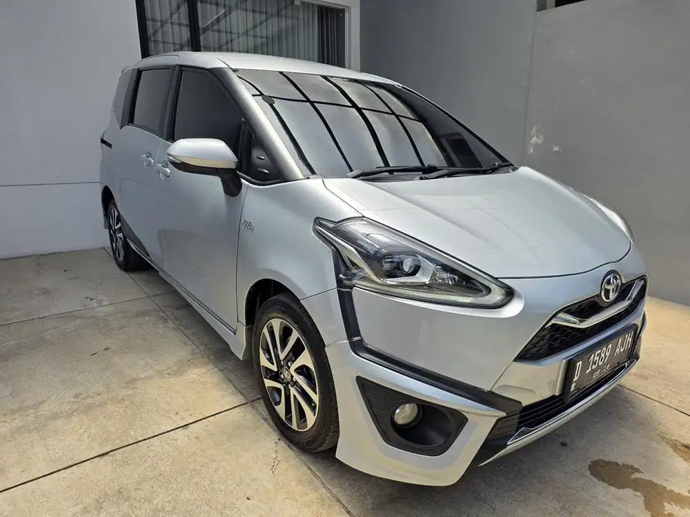 Sienta Q 2021 km rendah