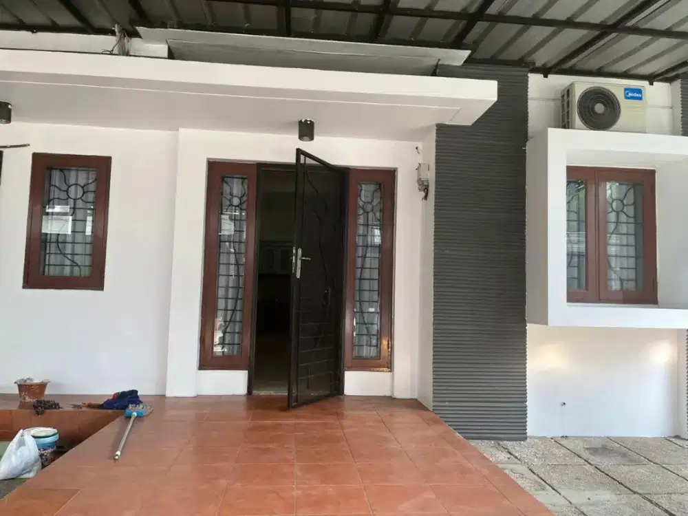 Rumah di sewakan semi furnished 60jt. Raffles Hills Cibubur.