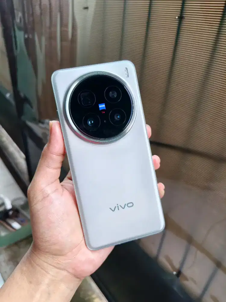 Vivo X200 Pro 16GB - 512GB Titanium Resmi Like New