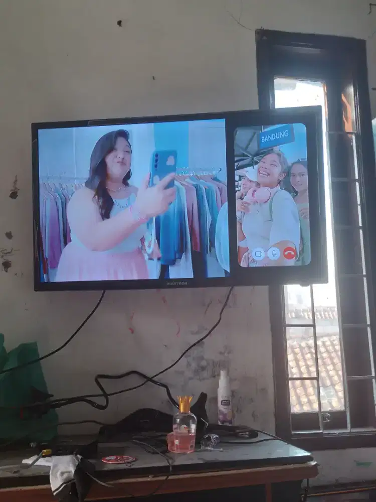 Tv lcd polytron 32 inc analog mulus sempurna