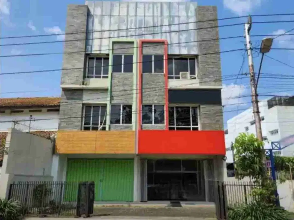 Ruko Bagus Pusat Kota 3 Lantai Di Jalan Ronggowarsito Solo, Sangat Representatif Untuk Usaha.